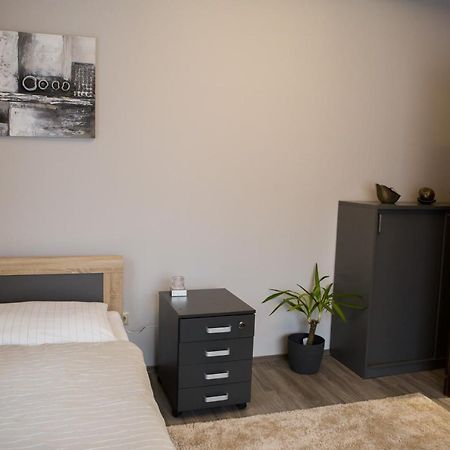 Kikelet Apartman Apartment Szombathely Ngoại thất bức ảnh