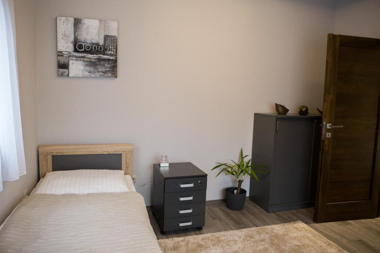 Kikelet Apartman Apartment Szombathely Ngoại thất bức ảnh