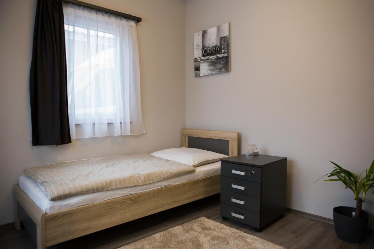 Kikelet Apartman Apartment Szombathely Ngoại thất bức ảnh